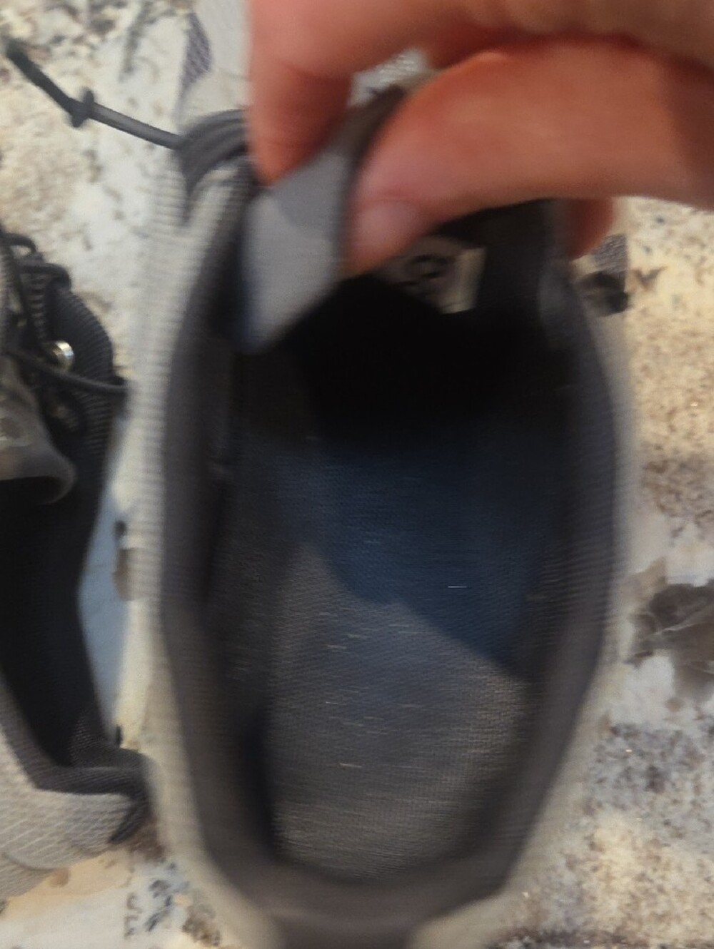On Running Gray and Black Women 7.5 Cloud-Style Sneakers - Picture 11 of 11